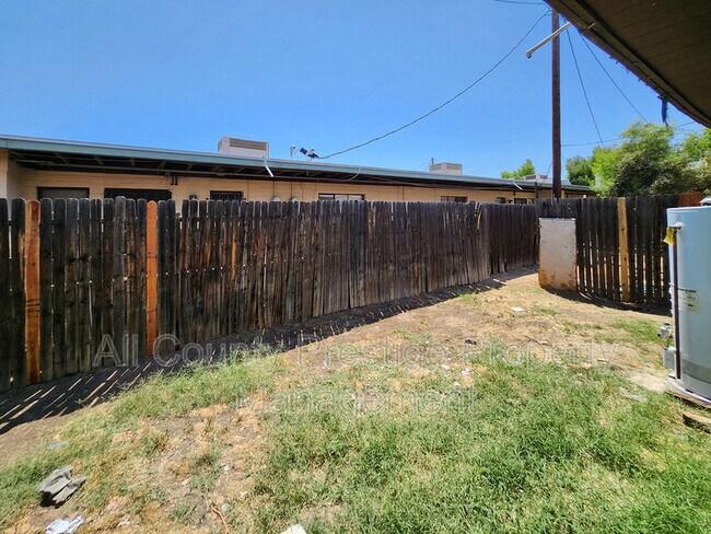 Building Photo - 1915 E Osborn Rd