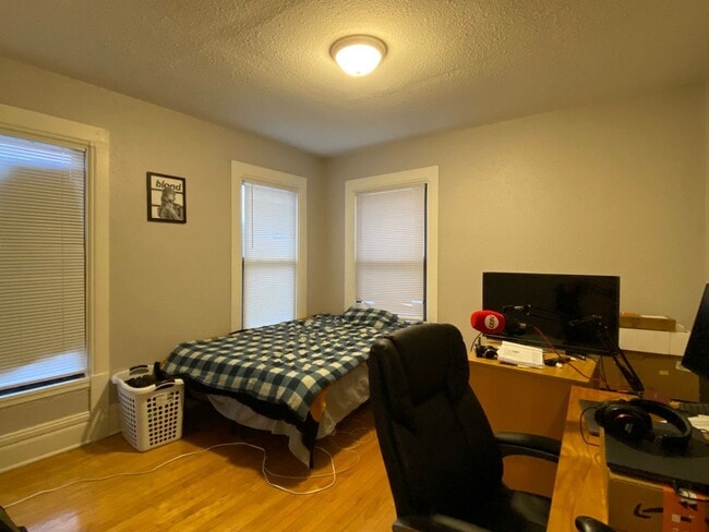 Building Photo - 3136 Lyndale Ave S