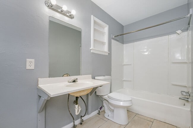 Building Photo - La Luna Luxury Suites