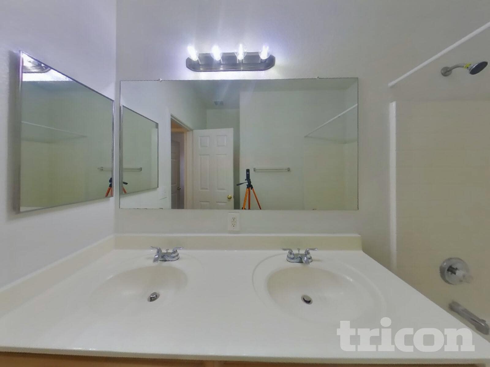 Building Photo - 6613 W Miami St