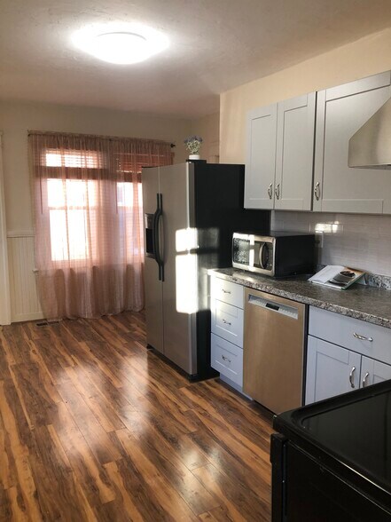 Building Photo - 61 Hadwen Rd