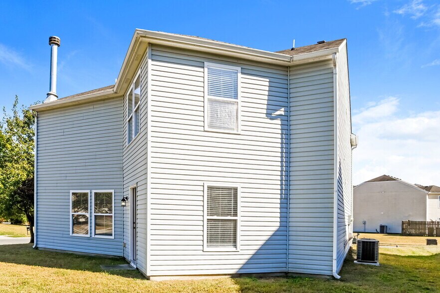 Building Photo - 14202 Luscombe Farm Rd
