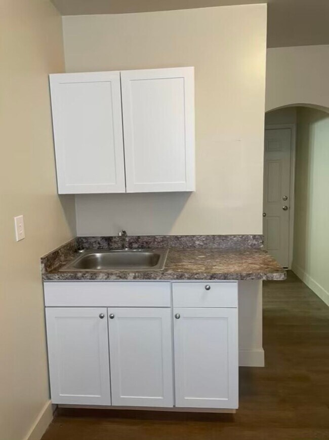 Building Photo - 44 S 200 E