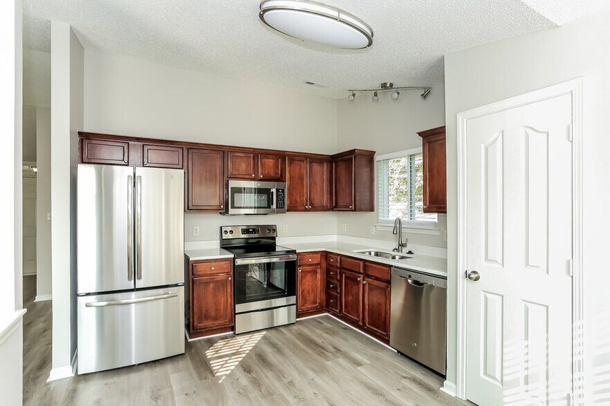 Building Photo - 1003 Salmon River Dr