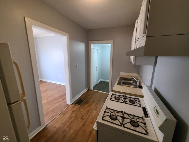 Building Photo - 143 W 35th St