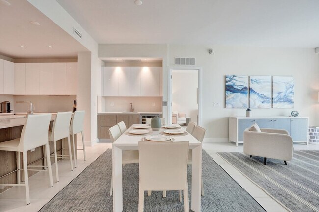 Building Photo - 3100 N Ocean Dr