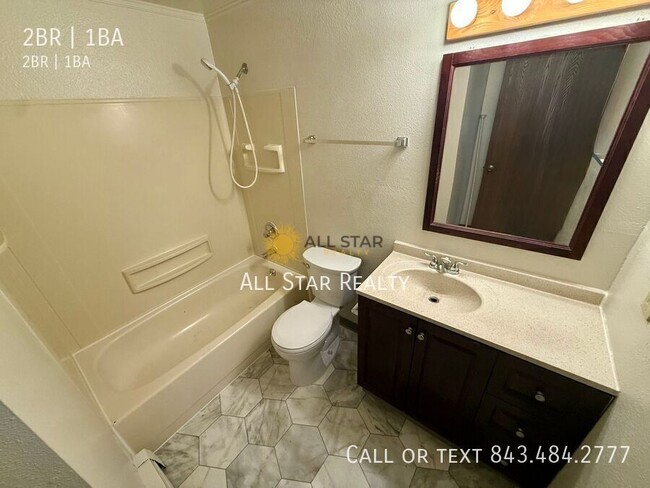 Building Photo - 533 N Price-2