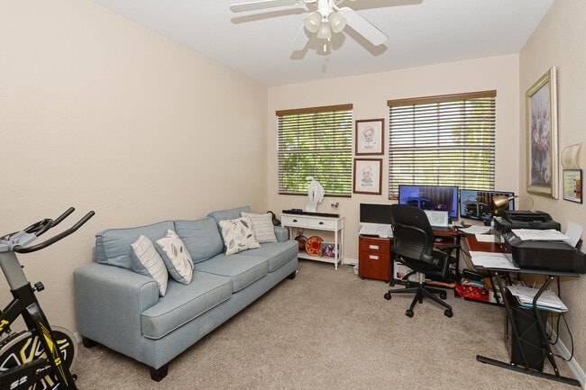 Building Photo - 9949 E Villa Cir