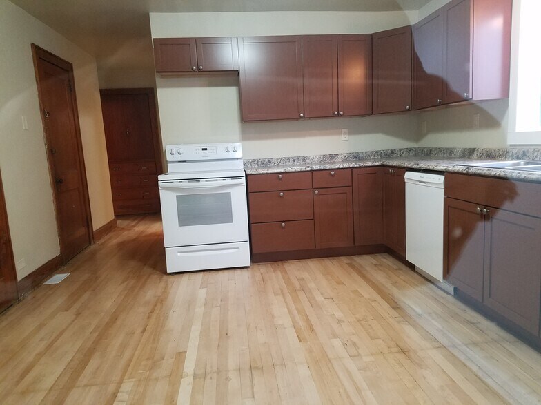 Kitchen - 249 Healy Ave