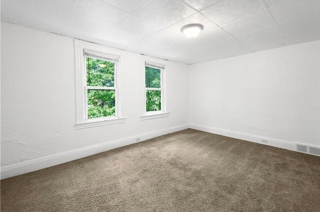 Building Photo - 106 Carrick Ave