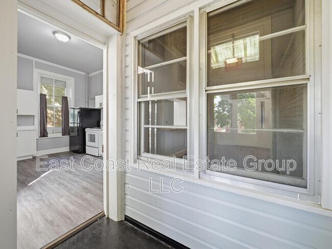 Building Photo - 323 N Potomac St