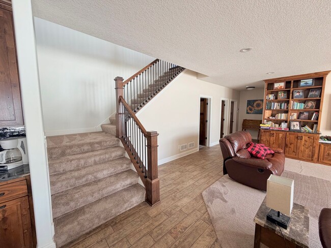 Building Photo - MUST SEE!  Gorgeous - Fully Furnished - New Construction Home in Delano.  No Detail Left To Be De...