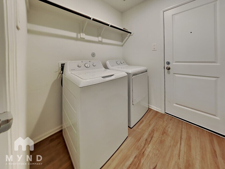 Building Photo - 2842 Via Augusta Dr