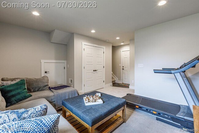 Building Photo - 2785 Hartwick Dr