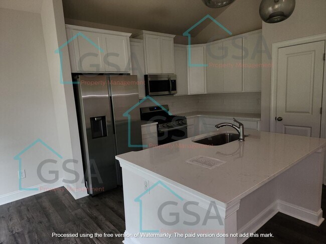 Building Photo - 3 Bedroom Home Available!