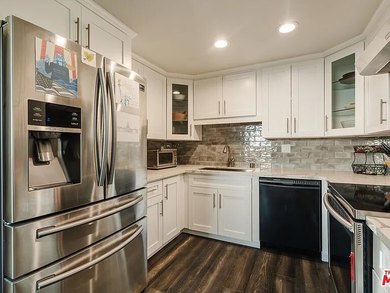 Building Photo - 321 S San Vicente Blvd