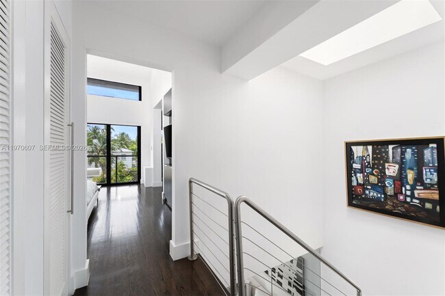 Building Photo - 3560 W Fairview St