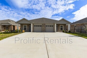 Building Photo - 3505 Abraham Dr