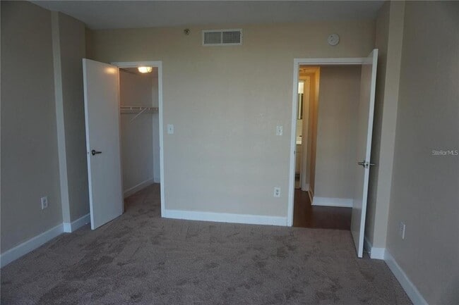 Building Photo - 470 3rd St S