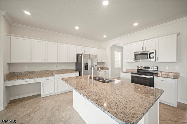 Building Photo - 4234 Bluegrass Dr