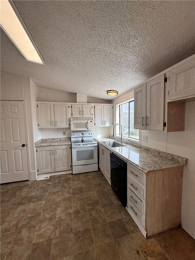 Building Photo - 2381 E Butler Ave