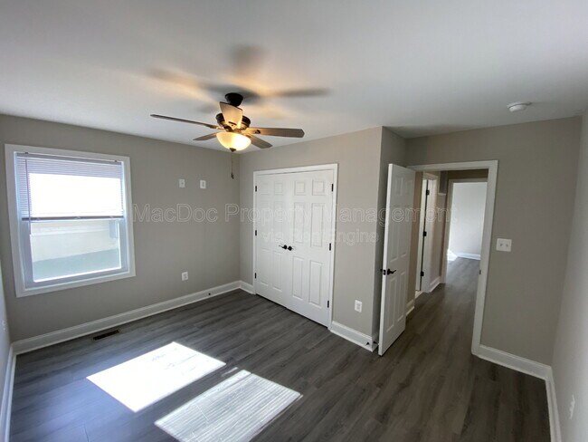 Building Photo - 77 Lakeview Dr
