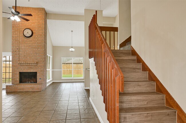 Building Photo - 12322 Meadow Ridge Dr