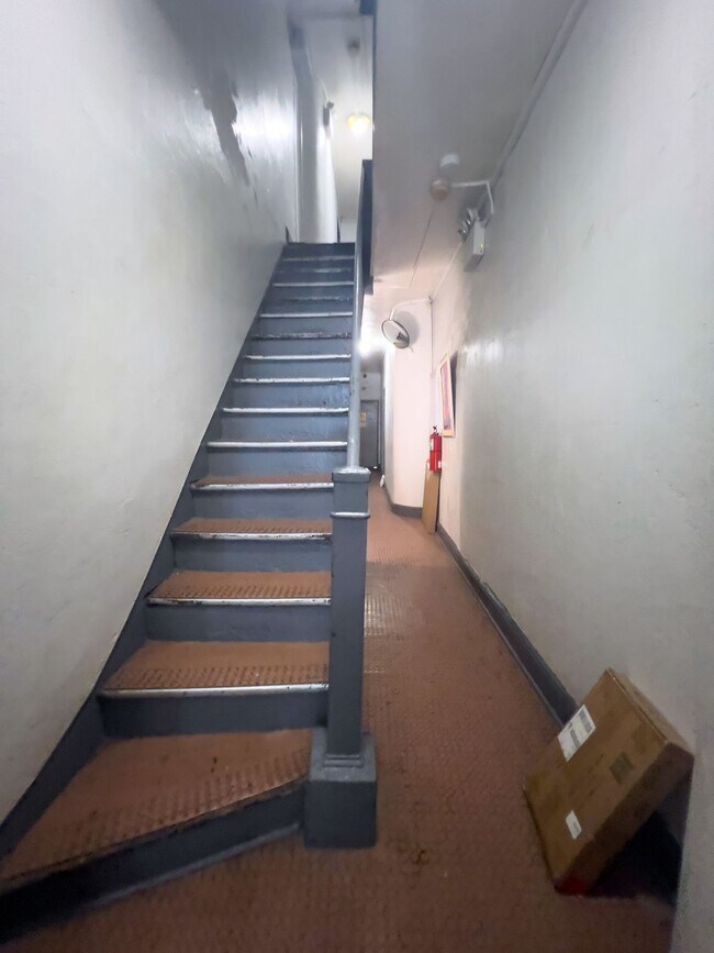 Building Photo - 99 Perry St