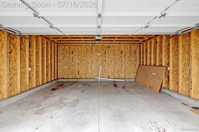 Building Photo - 534 E Brickley Ave