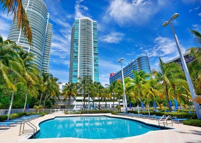 Building Photo - 2101 Brickell Ave