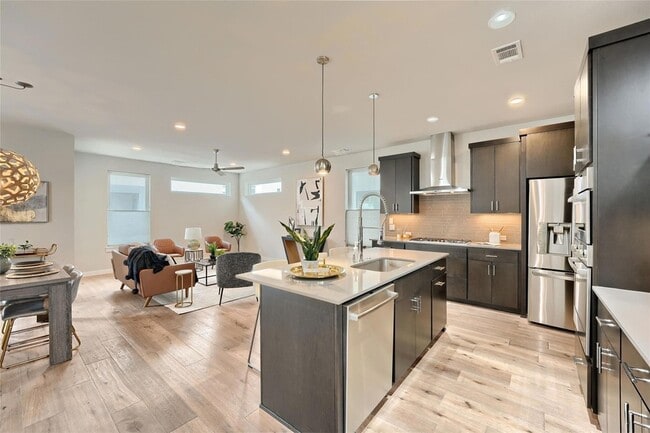 Building Photo - 2301 Bluebonnet Ln
