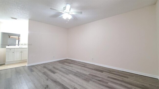 Building Photo - 2828 Carambola Cir S
