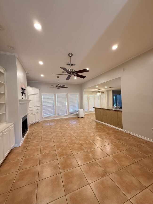 Building Photo - 1014 Redbud