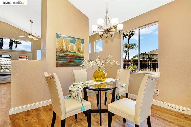 Building Photo - 4724 Cove Ln