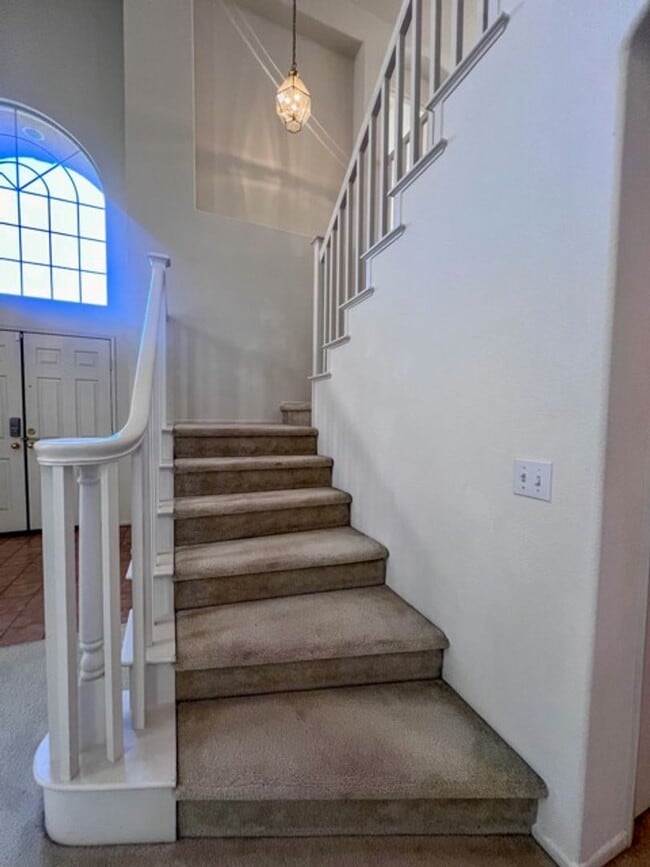 Building Photo - Large 4 bedroom Murrieta home with a loft ...