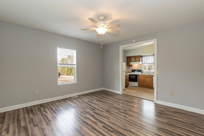 Building Photo - College Street