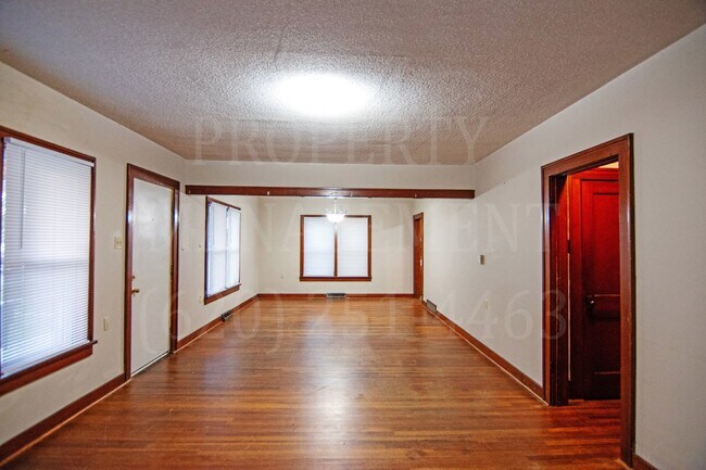 Building Photo - 2 Bedroom 1 Bath