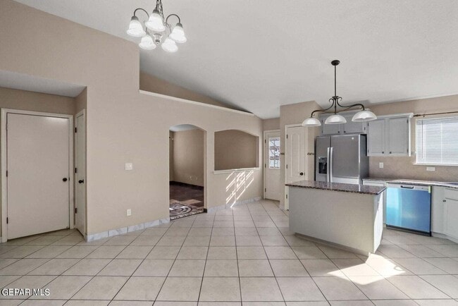 Building Photo - 804 Desert Cactus Dr