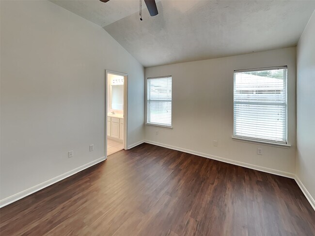 Building Photo - 409 Mystic Glen Loop