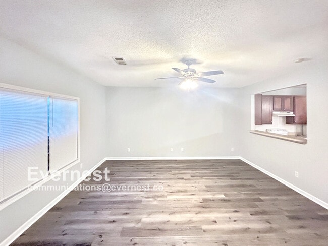 Building Photo - 8638 Thomas Ln