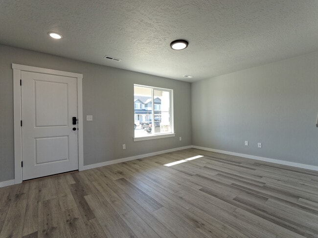 Building Photo - 5126 E Sylvan Hart Dr