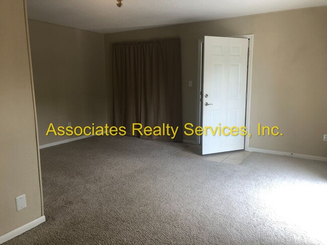 Building Photo - Cute 1bed/1 bath in Hawthorne Reserve w/ POOL!!!