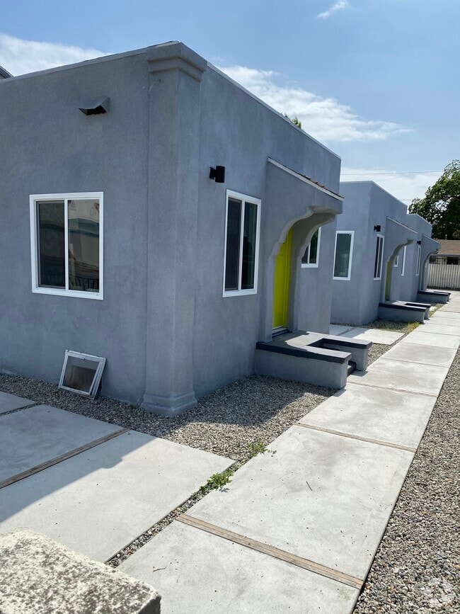 Building Photo - 5719 S Normandie Ave