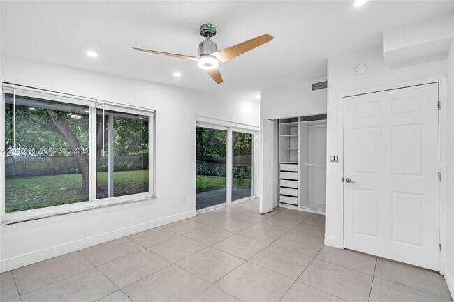 Building Photo - 1580 NE 139th St