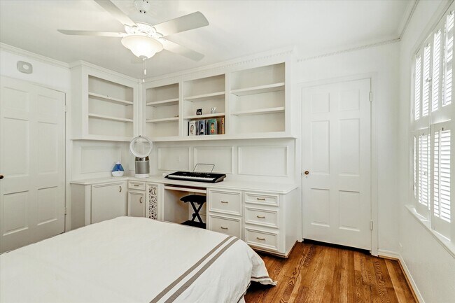 Building Photo - 2136 Pelham Dr