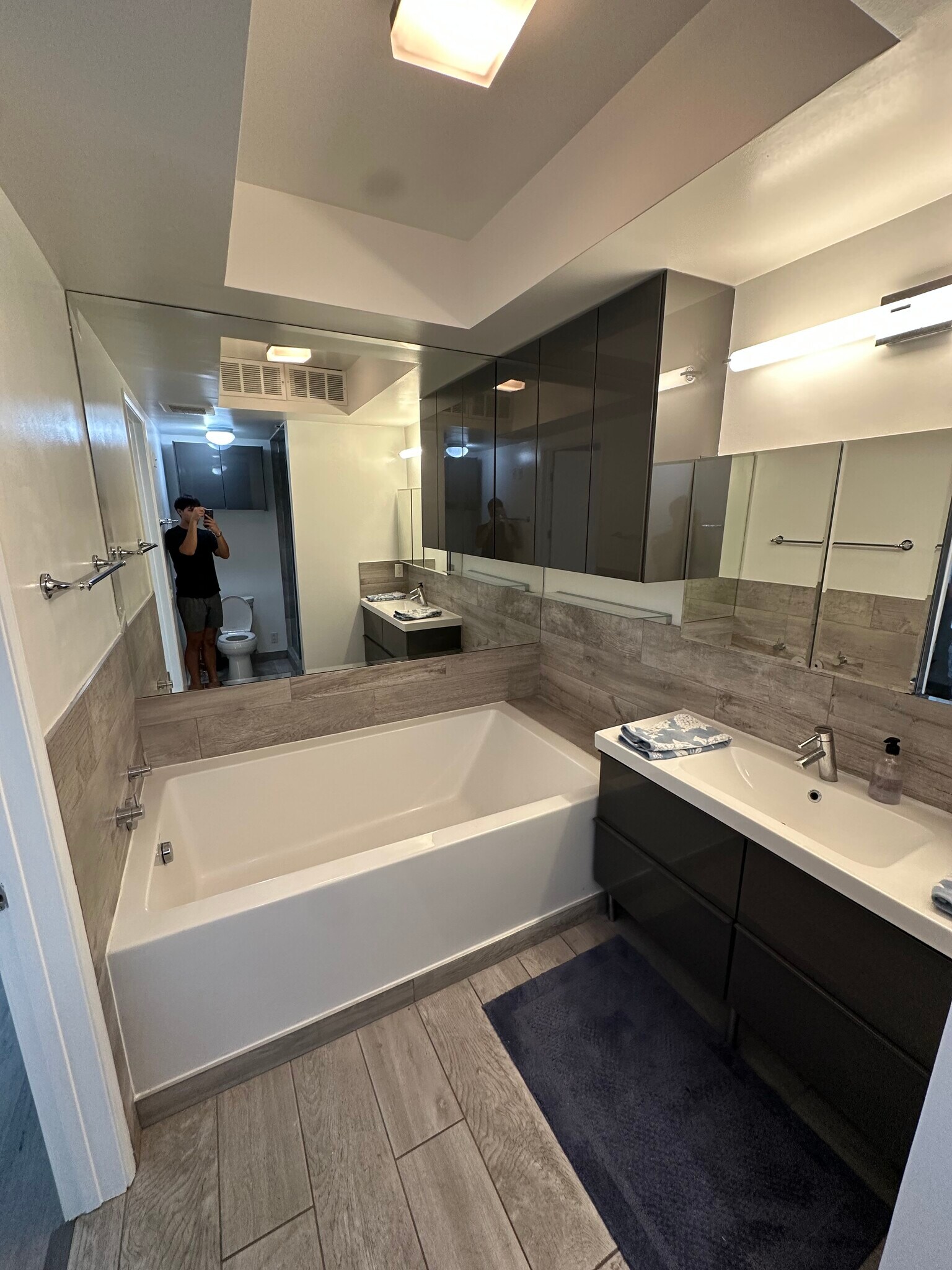 Master bath w large soaking tub and steam shower - 12222 Wilshire Blvd