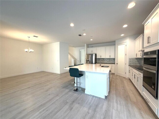 Building Photo - 15050 Lake Bessie Loop