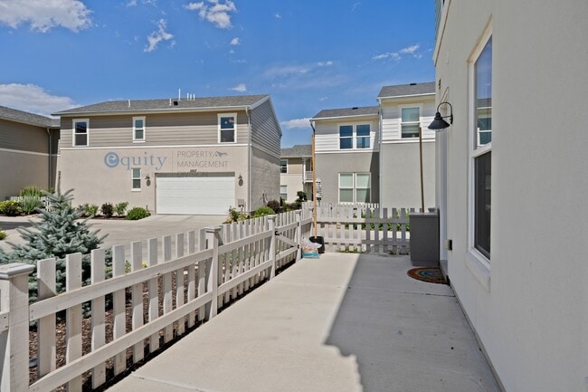 Building Photo - 10539 Liv Way