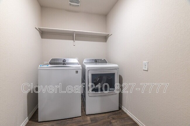 Building Photo - 825 Gerardia Ct