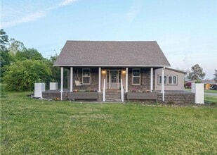 Building Photo - Quiet Comfort: Charming 3 Bed, 2.5 Bath Ho...